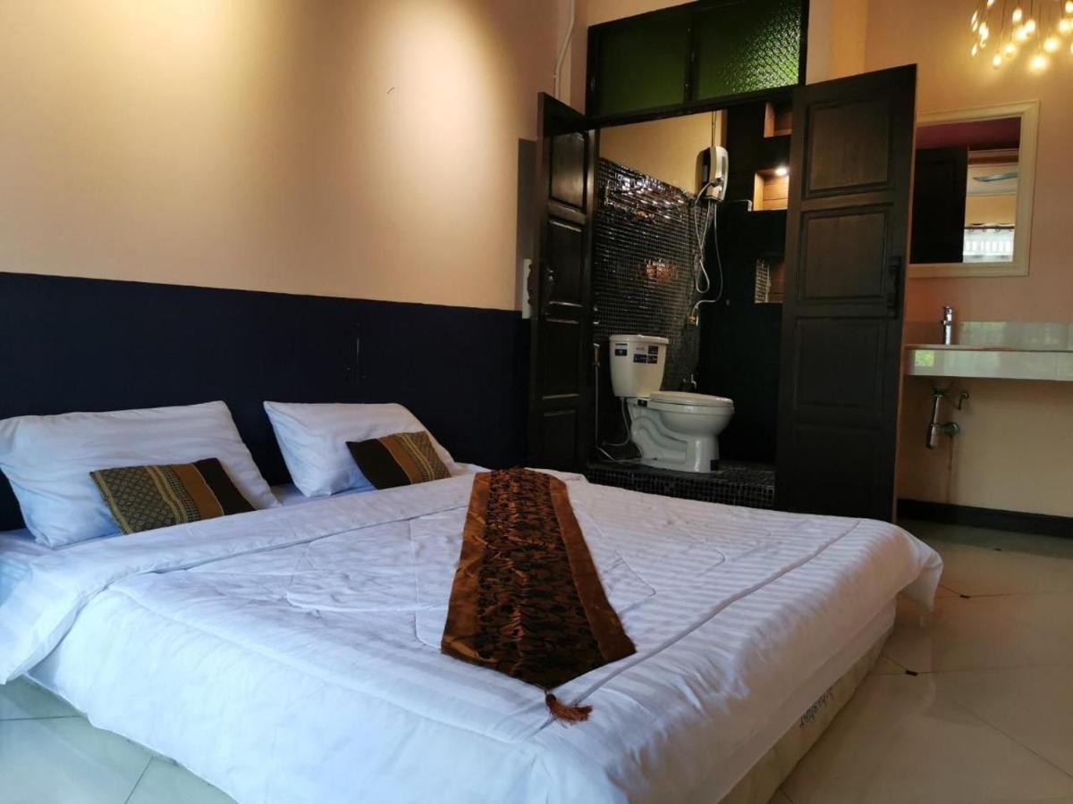 Madera House Chiang Mai Hotell Eksteriør bilde