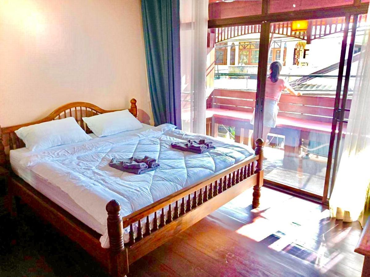 Madera House Chiang Mai Hotell Eksteriør bilde