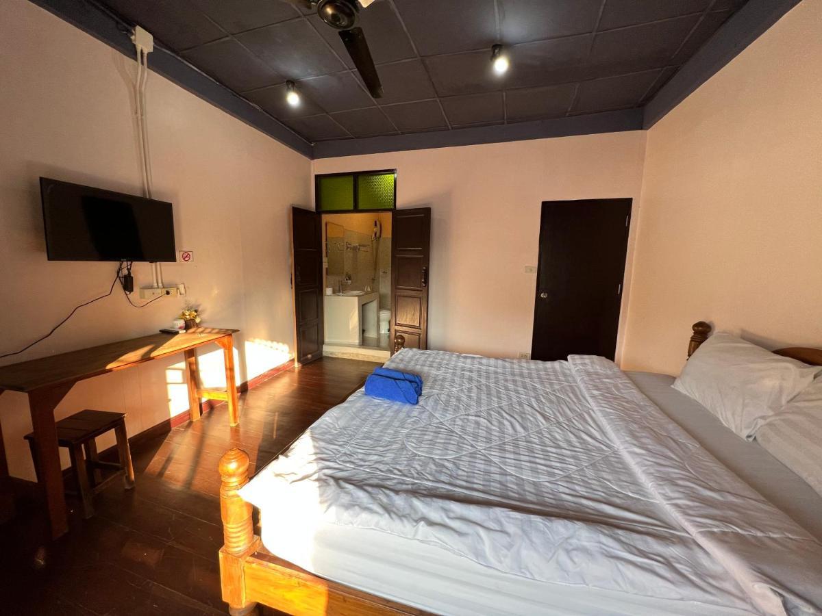 Madera House Chiang Mai Hotell Eksteriør bilde