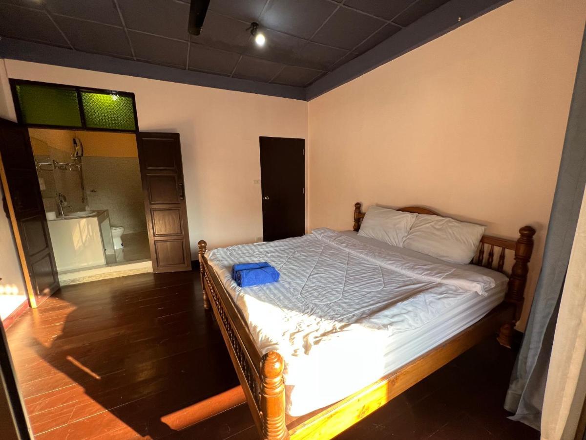 Madera House Chiang Mai Hotell Eksteriør bilde