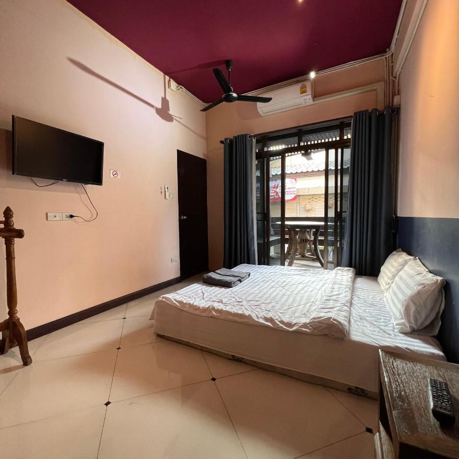 Madera House Chiang Mai Hotell Eksteriør bilde