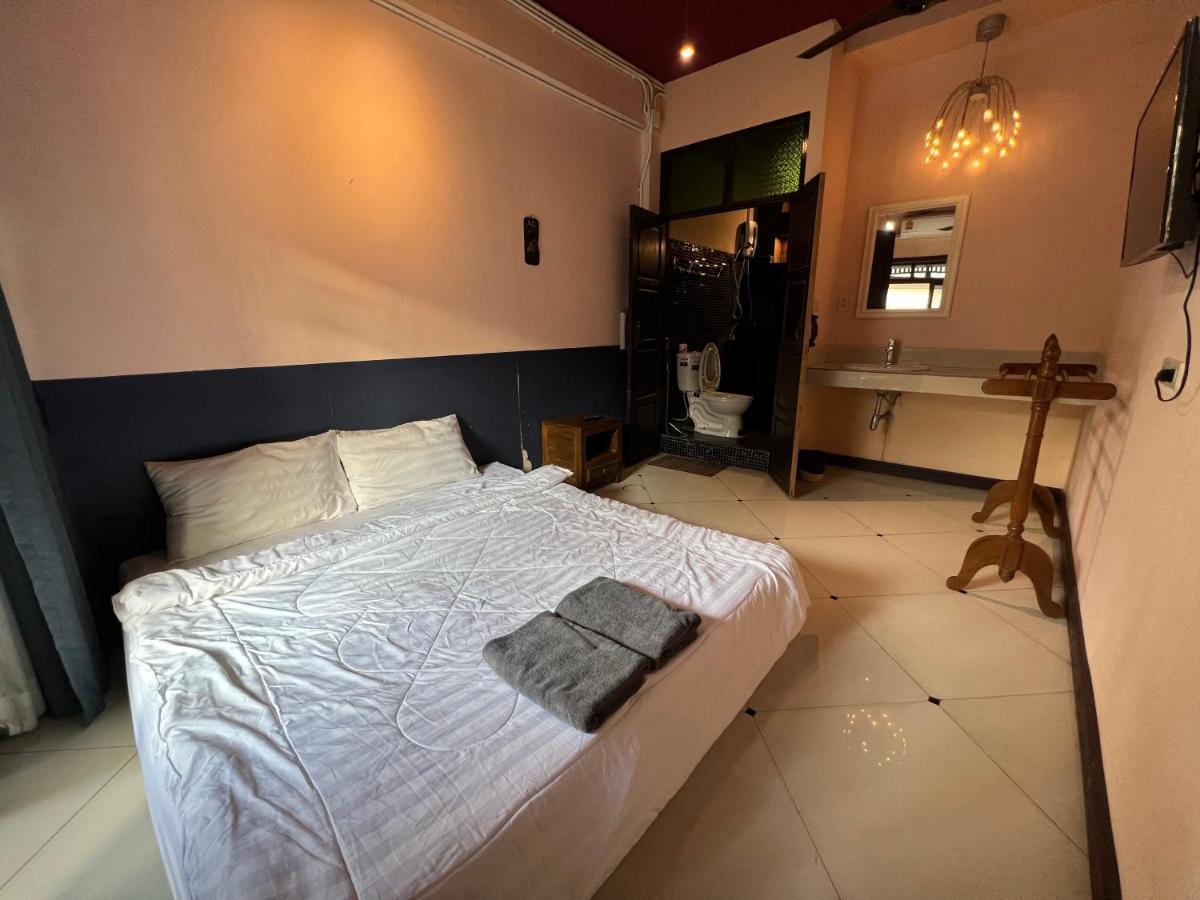Madera House Chiang Mai Hotell Eksteriør bilde